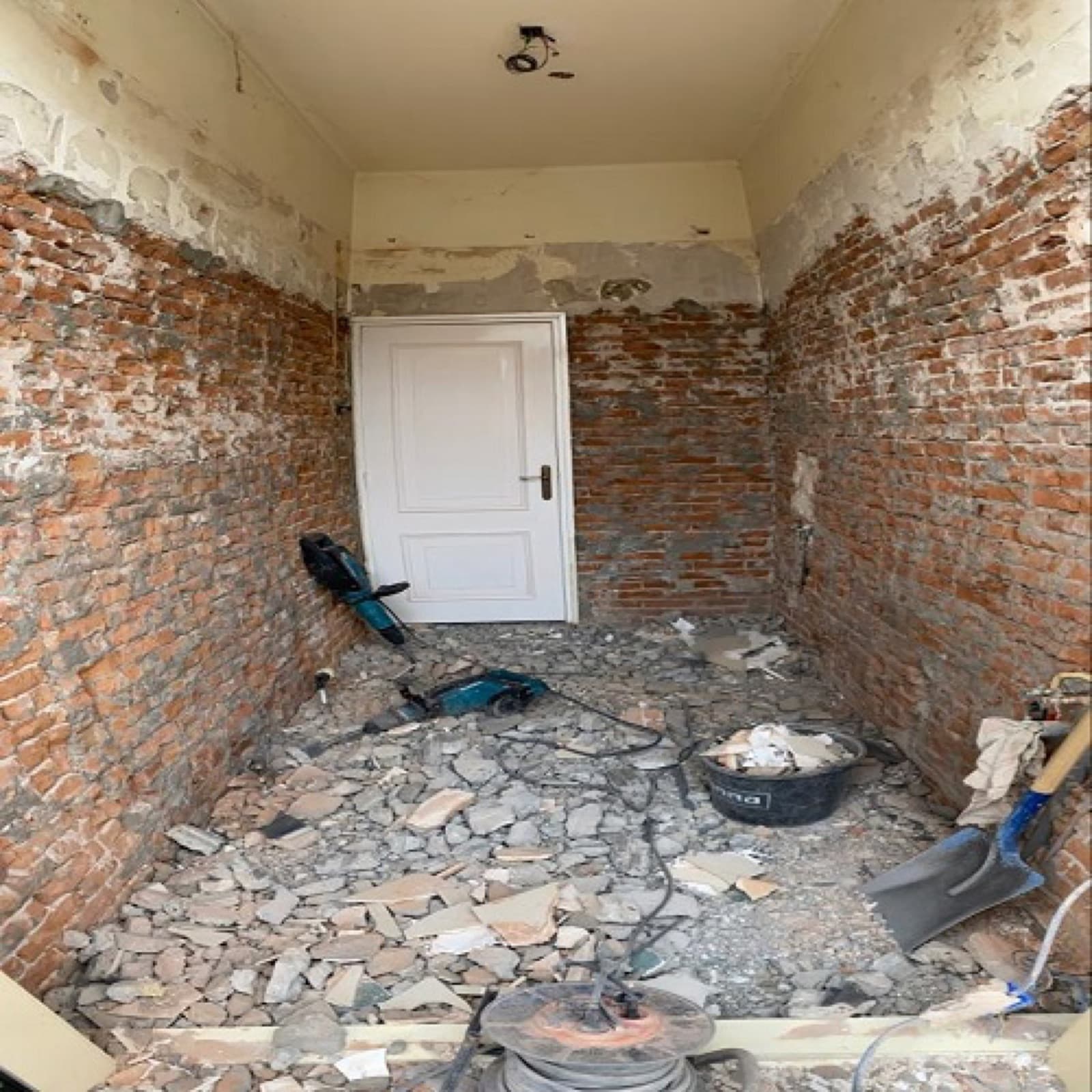 Badkamer gesloopt in Dordrecht